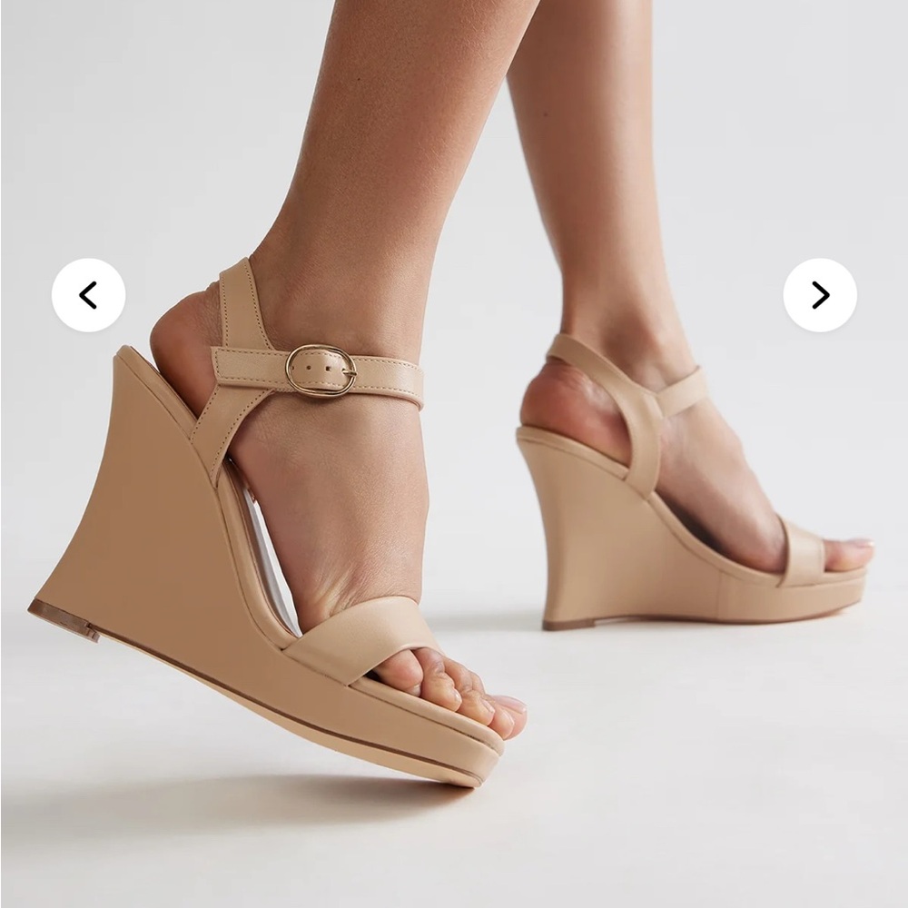 🌼NWT BAMBOO Tan Wedge Sandals